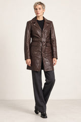 Woman wearing the Bariloche dark brown leather coat, full-body front view