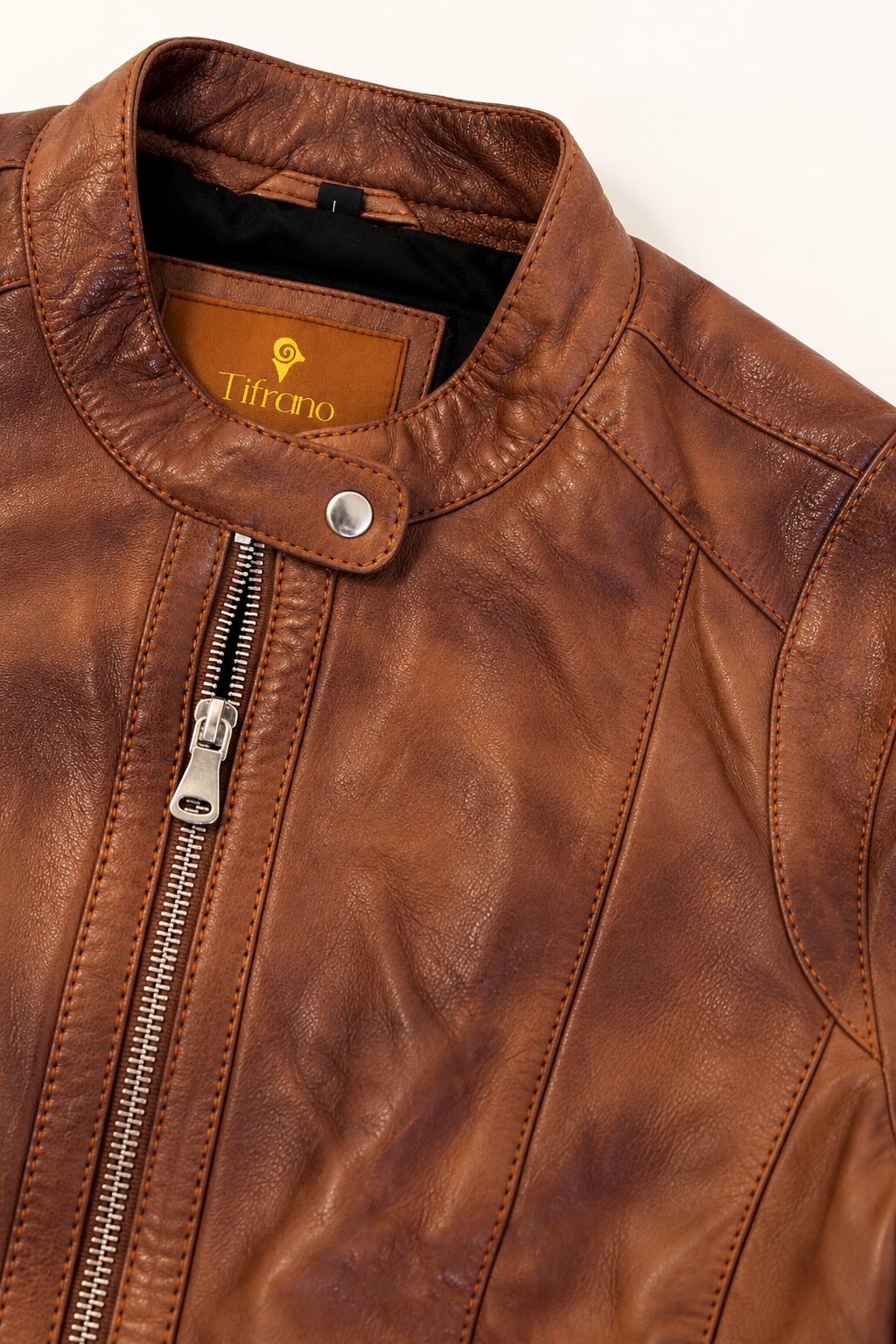 Close-up detail of the Tifrano Perugia walnut brown leather jacket collar, zipper and leather texture