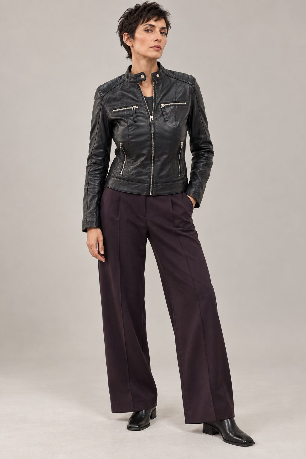 Woman wearing the Buenos Aires black leather jacket, full-body front view