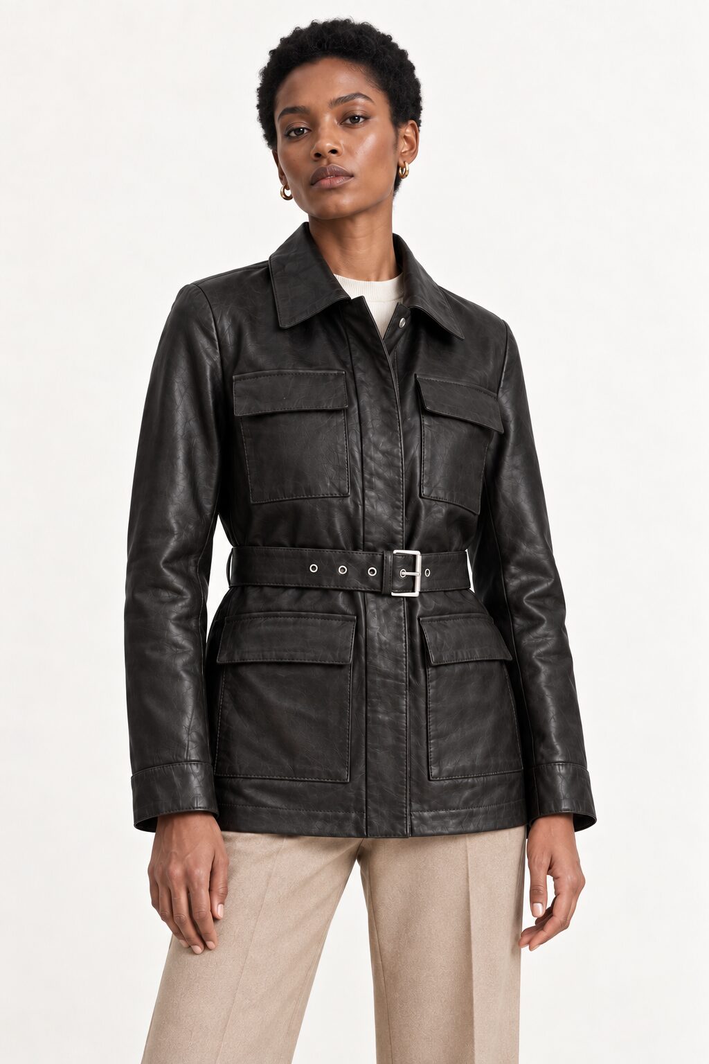 Woman wearing the Belgrado black leather jacket, three-quarter view