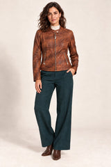 Woman wearing the Tifrano Perugia walnut brown leather jacket – full body front view